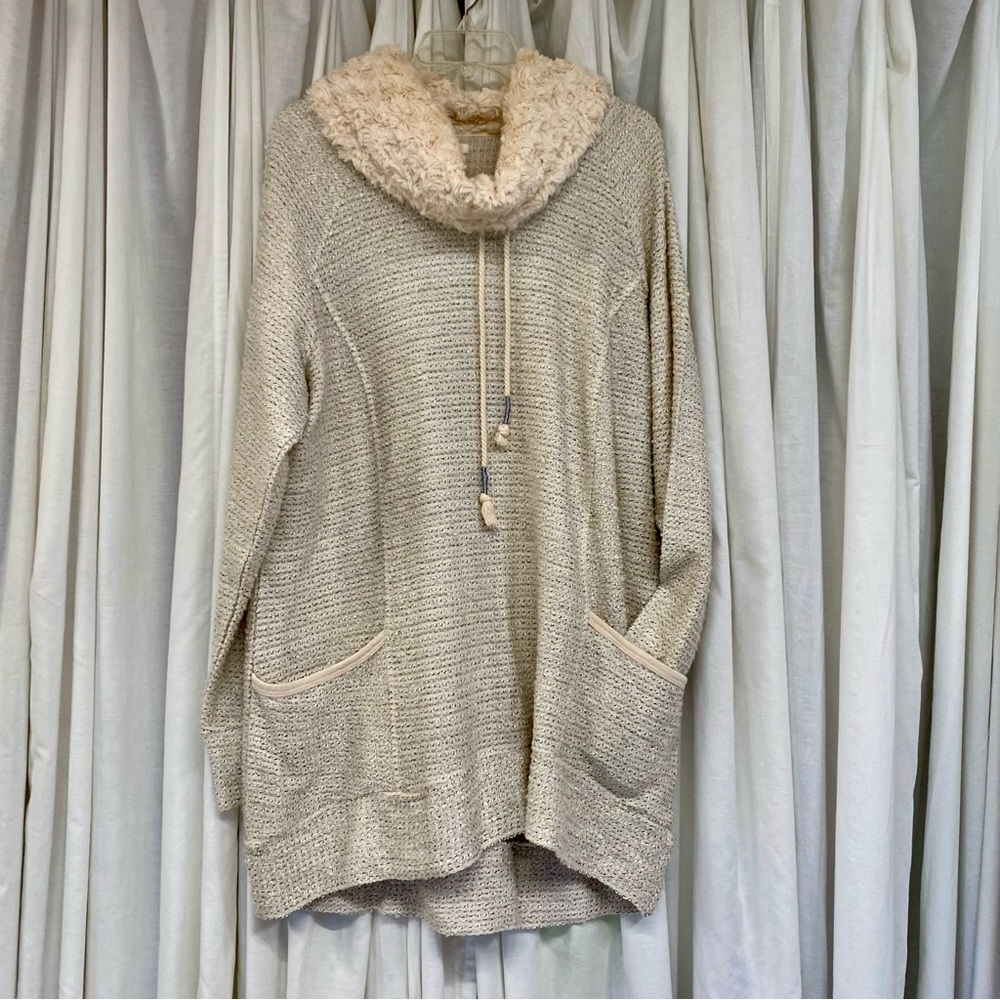 Maurice’s faux fur cowl neck cream pullover. Like new. Plus Size XXL